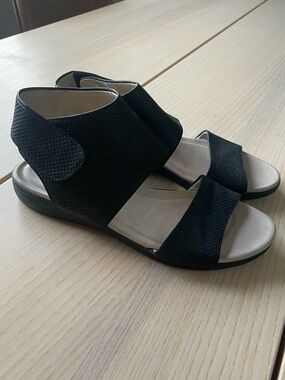 Naturalizer Women's Black Leather Open-Toe Sandals size 8 strap sandals womens